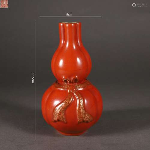 Coral-Red Ground Gilt-Inlaid Double-Gourd-Shaped Vase