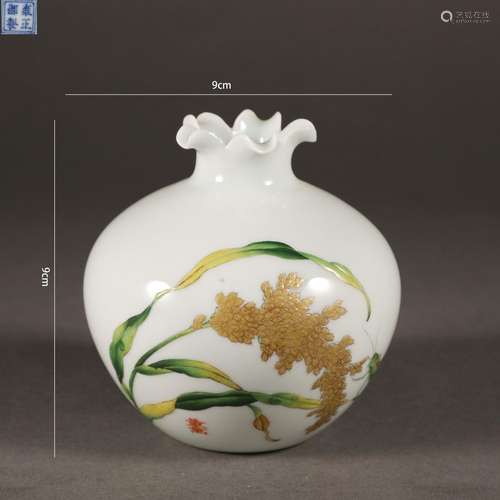 Falangcai Glaze Pomegranate-Form Vessel