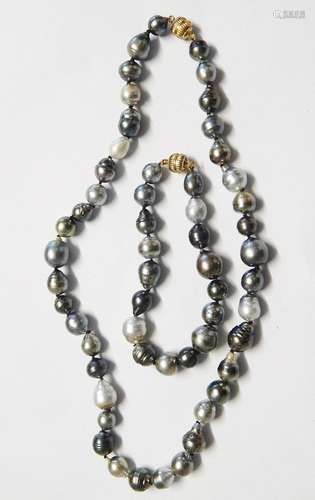 Necklace with 37 Tahitian pearls,diameter ca.8,0-12,0mm,and ...