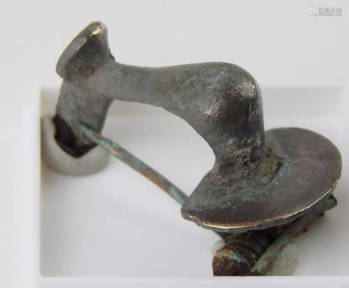 Roman knee brooch