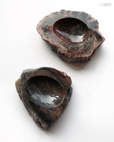 Convolute 2 ashtrays, agate, maximum dimensions about 16 x 1...