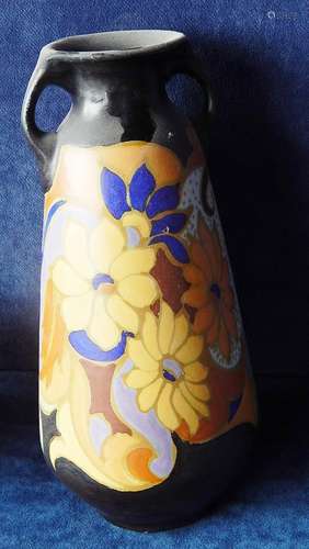 Middle handle vase