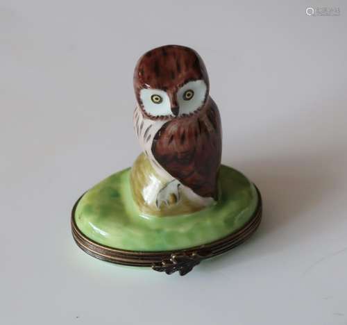 Lidded box with depiction of an owl