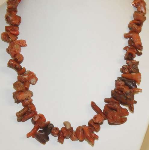 Necklace with coral with magnetic clasp