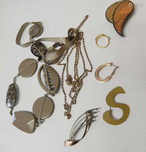 Convolute 7 parts costume jewelry