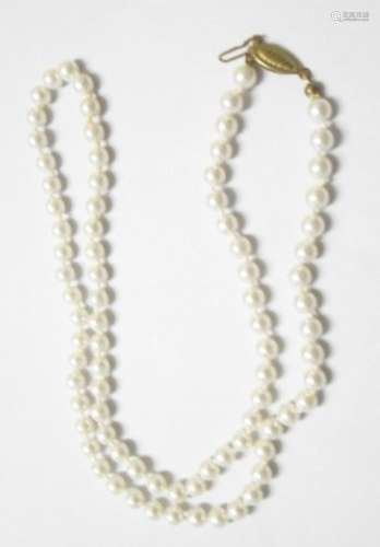 Pearl necklace with brass clasp