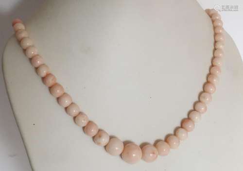 Coral necklace in gradient