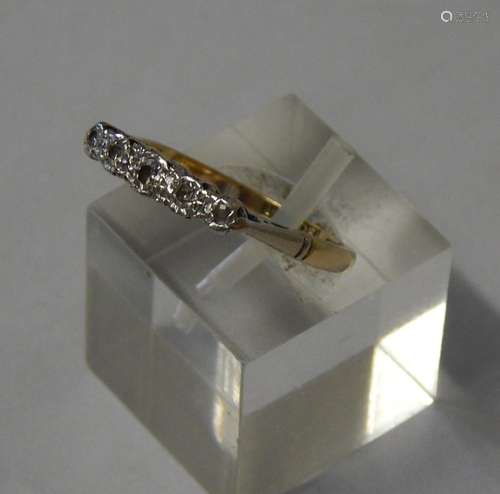 Ladies ring with 5 diamonds