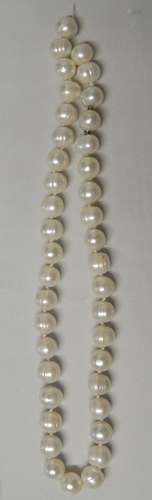 Pearl necklace without clasp