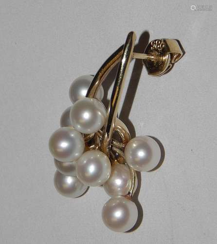 Single stud earring with 10 moving pearls