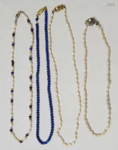 Convolute 3 pearl necklaces and 1 lapis lazuli necklace