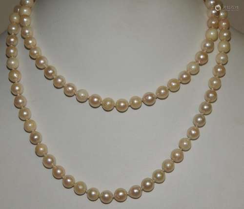 Long pearl necklace without clasp