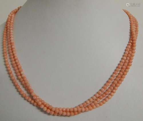 3-row necklace with coral beads (diameter ca.2