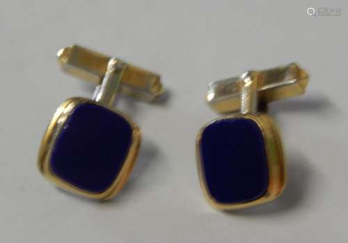 Pair of cufflinks with lapis lazuli doubles