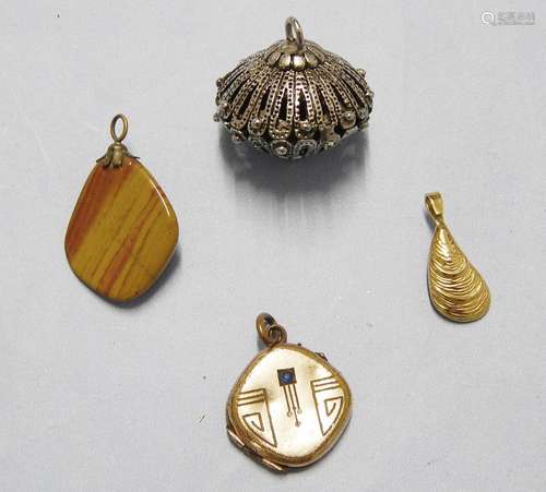 Convolute 4 pendants