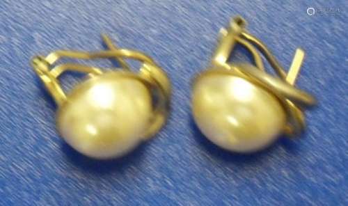 Pair of ear studs or clips with white half pearls