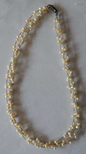 Pearl necklace with twist clasp