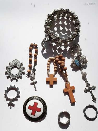 Mixed lot of 12 religious objects: 6 rings and a 4-row brace...