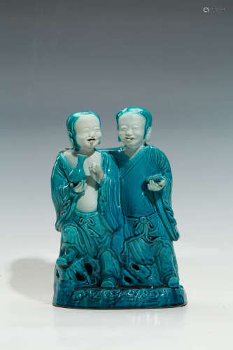 清康熙孔雀蓝釉和合二仙人物造像
