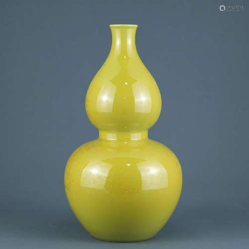 清乾隆黄釉葫芦瓶