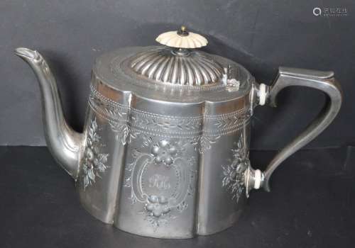 Teapot with leg knob