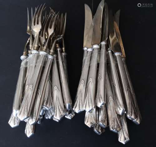 Set of 20 fruit forks and knives with silver plated handle