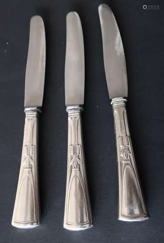 Convolute 3 large knives