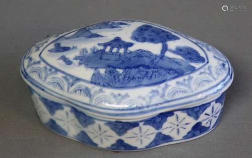 Oval lidded box