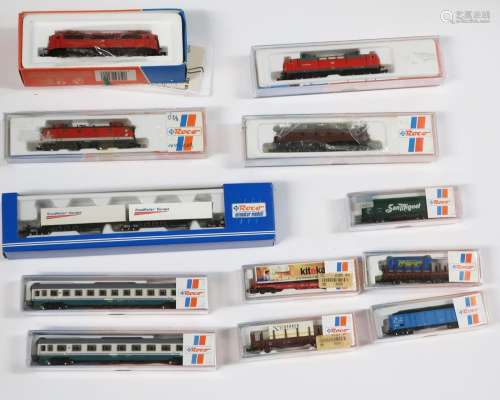 mixed lot of 4 ROCO electric locomotives