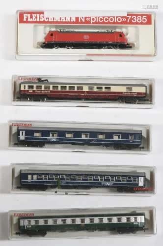 Electric locomotive model No. 7385 with 4 passenger cars of ...