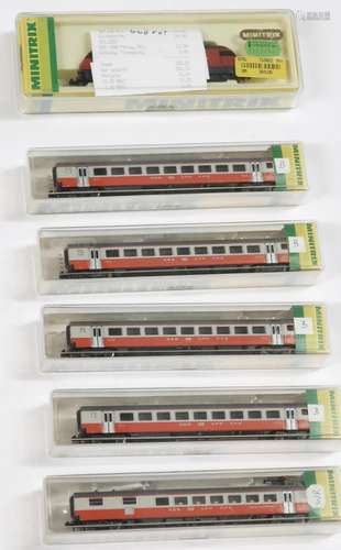 Minitrix electric locomotive model no. 12862 and 5 passenger...