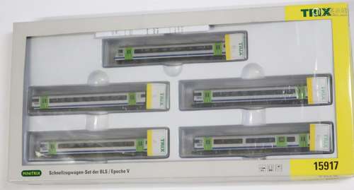 Minitrix express train car set