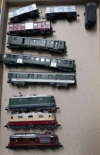 Mixed lot of 3 electric locomotives