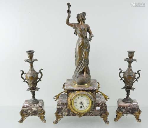 Fireplace clock with figural top, regule bronzed, signed Ruc...