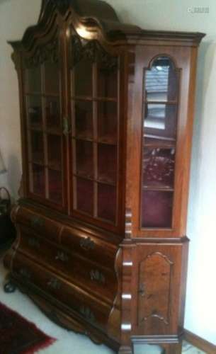 Chest of drawers, walnut / walnut root on oak veneer, period...