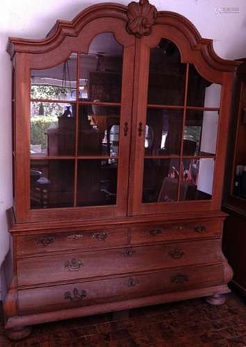 2-door top display case with 2 large drawers, oak,in the sty...