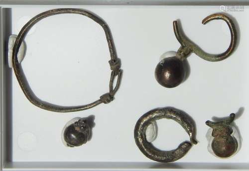 Convolute 5 Roman ear pendants