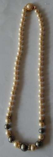 Pearl necklace decorated with 5 gray pearls and stone elemen...