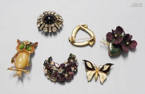 Mix of 6 brooches