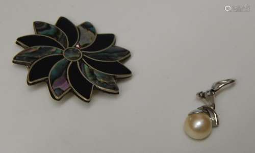 Brooch and ear clip with white pearl