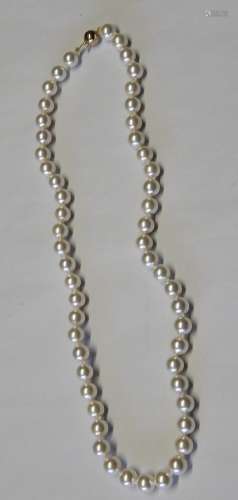 Pearl necklace with 375 yellow gold clasp