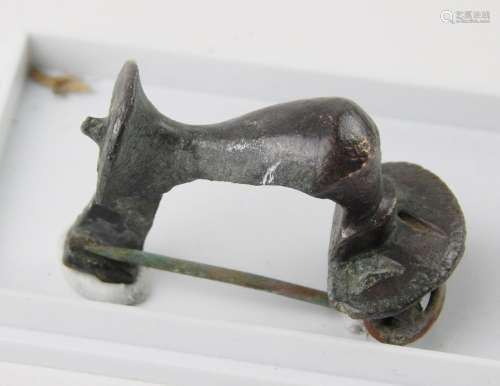 Roman knee brooch