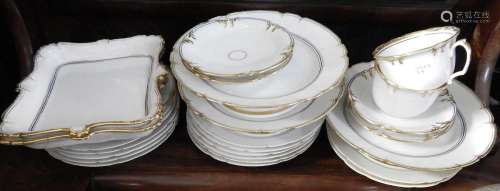 Mixed porcelain service