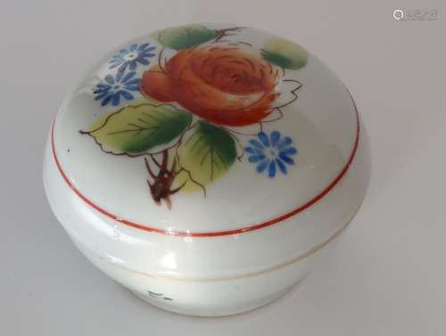 Lidded box with decoration of a lotus blossom