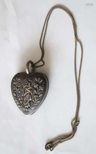 Large heart pendant with inscription "Vive Jesus et Mar...