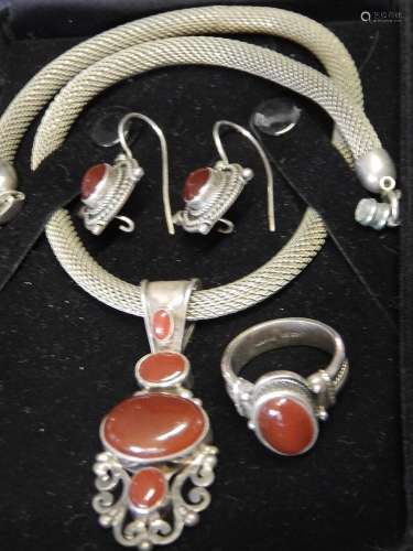 Jewelry set: necklace