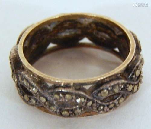 Band ring with marrow set