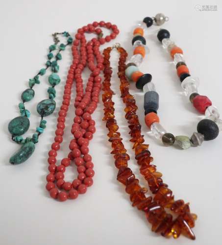 Mixed lot 4 necklaces