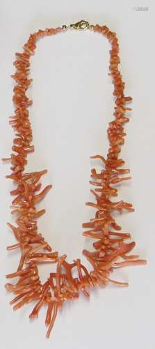 Necklace with bar coral