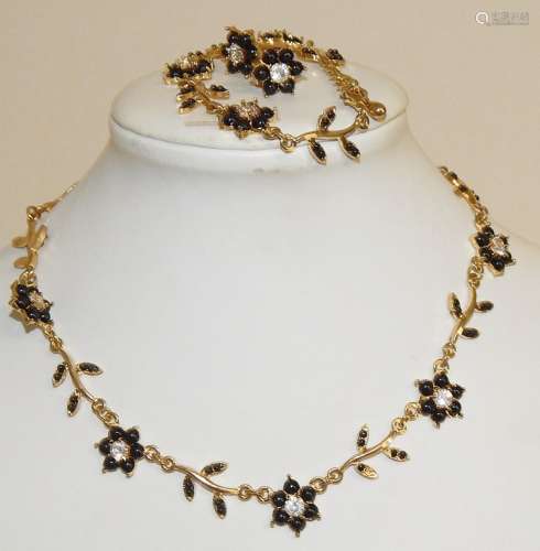 Costume jewelry set with necklace